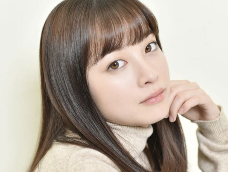 橋本環奈はタバコを吸っている、歯茎も喫煙者で既に黒くなっているという声